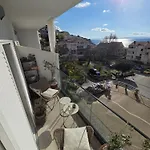 Iris Apartment *