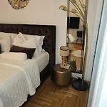 Iris Apartment *